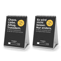 Kalender-Bundle: Familienkalender und Schwarzer Humor Edition nebeneinander